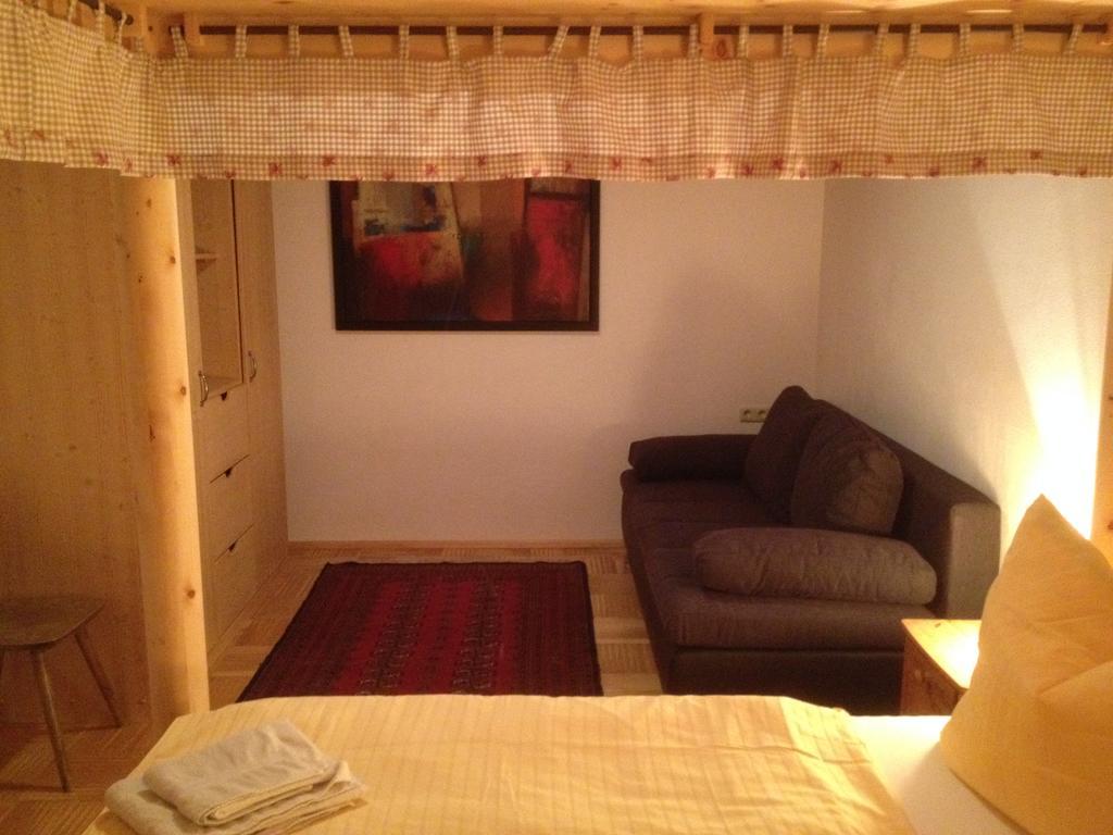 Alm-Apartments Heiligenblut Oda fotoğraf
