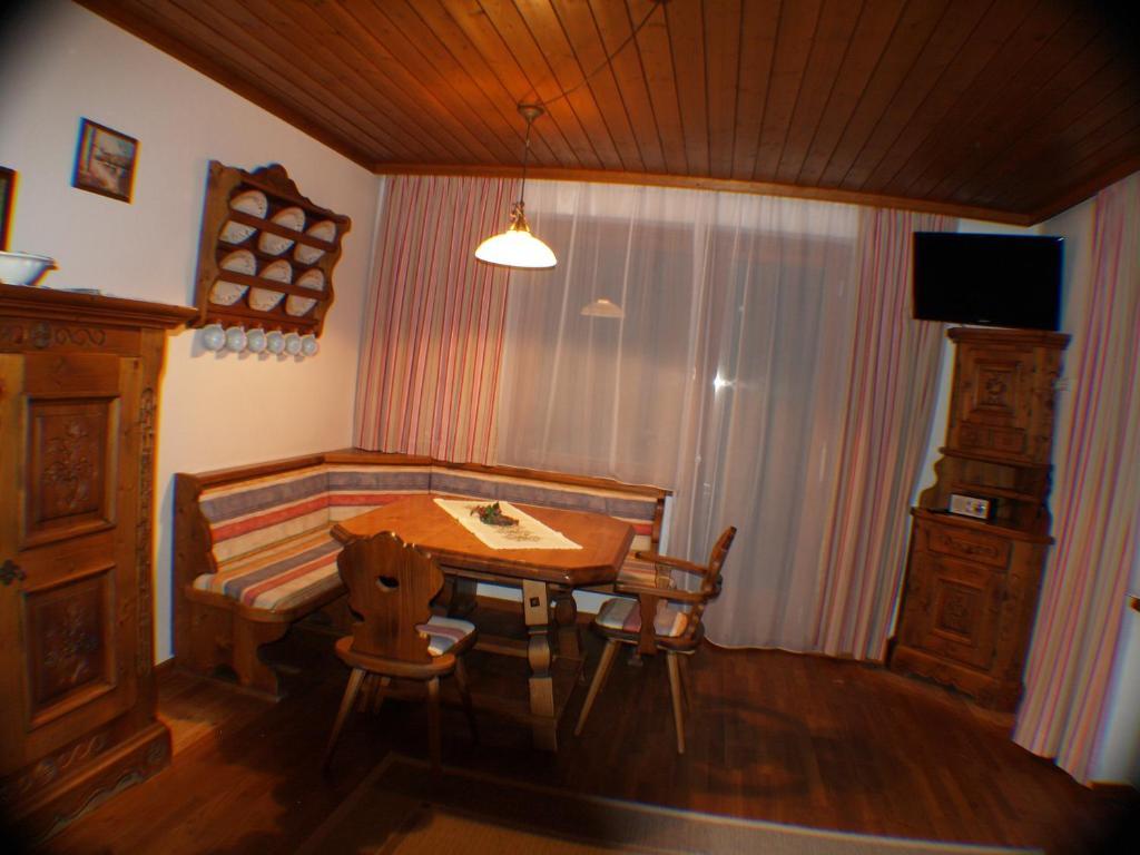 Alm-Apartments Heiligenblut Oda fotoğraf